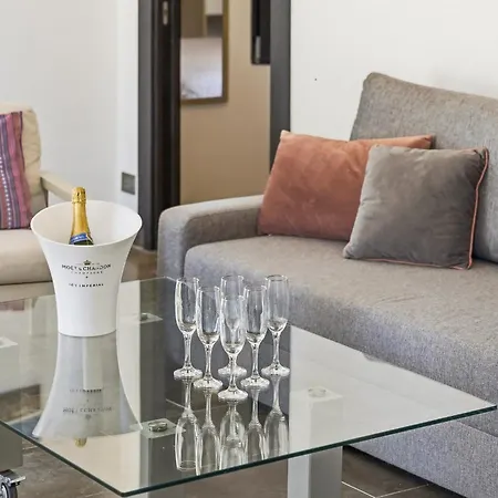 Palmbeecannes 70m2, 2 Pour 4 Personnes Avec Bebe Avec Terrasses A 200m Des Plages, Palmbee